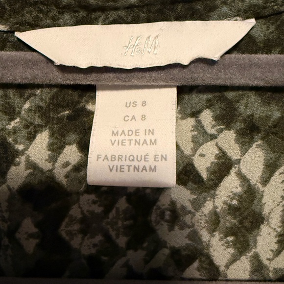 H&M Green Snakeskin Print Long Sleeve Button-Up Blouse - Picture 2 of 9